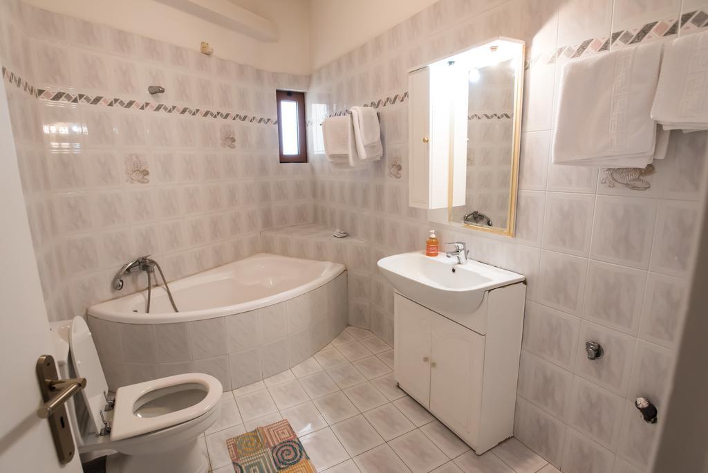 Hotel Artemis à Karpenísion Chambre photo