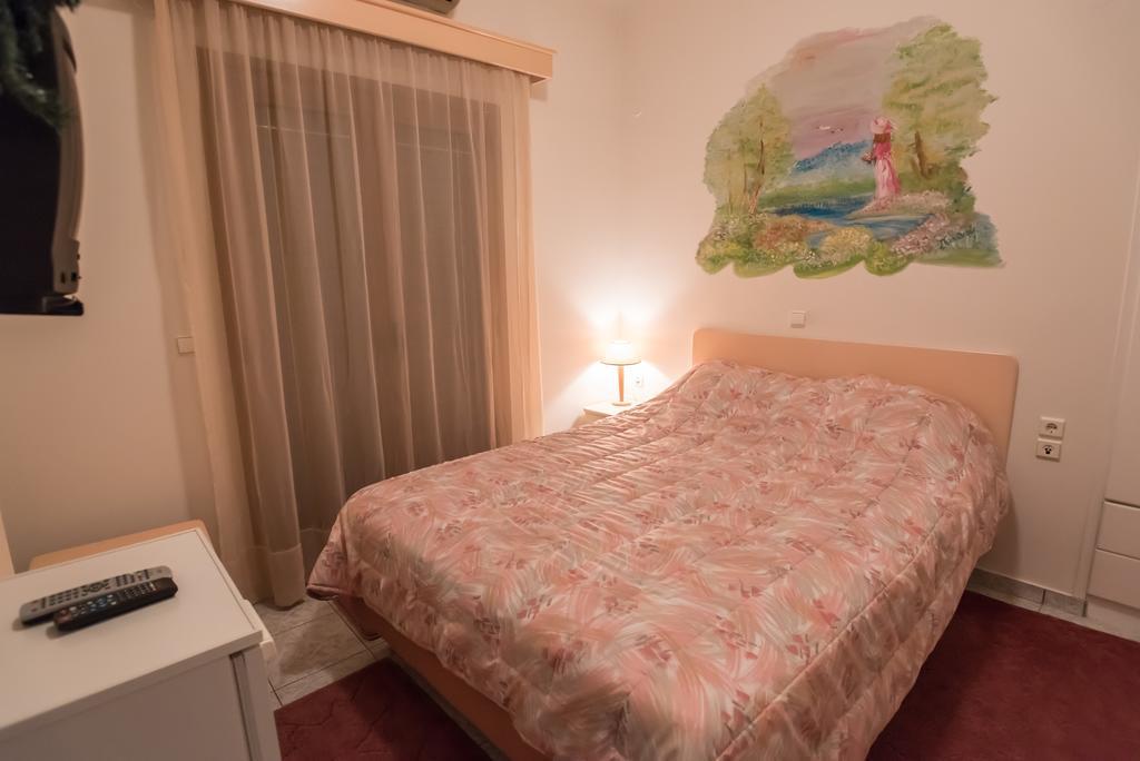 Hotel Artemis à Karpenísion Chambre photo