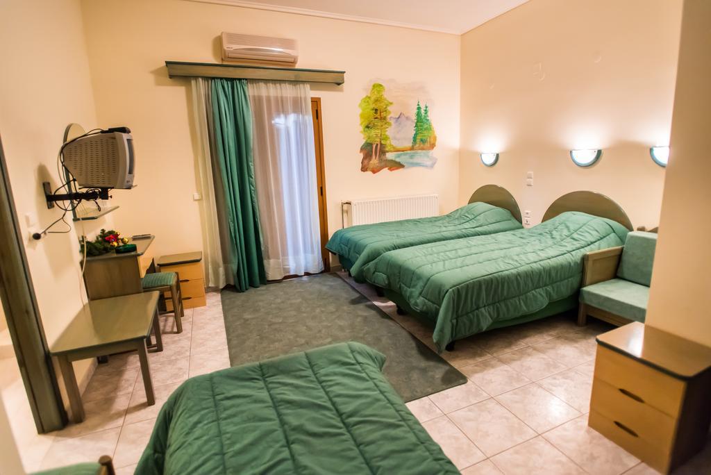 Hotel Artemis à Karpenísion Chambre photo