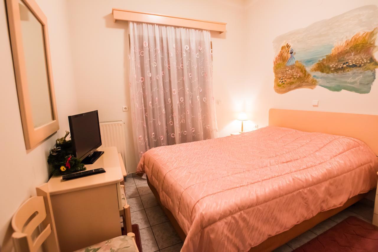 Hotel Artemis à Karpenísion Extérieur photo